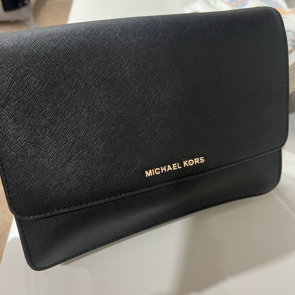 Black Micheal Kors crossbody bag